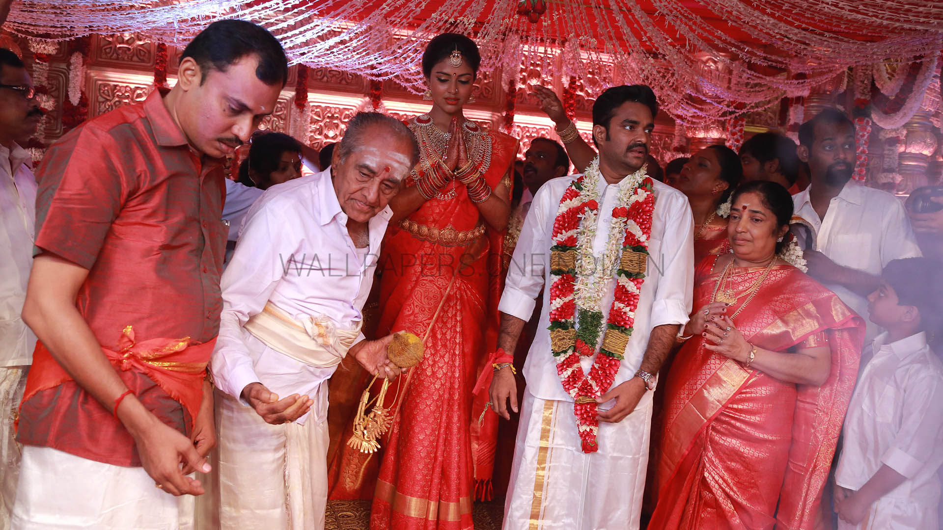 Amalaal Amala Paul and AL Vijay Marriage Wallpapers