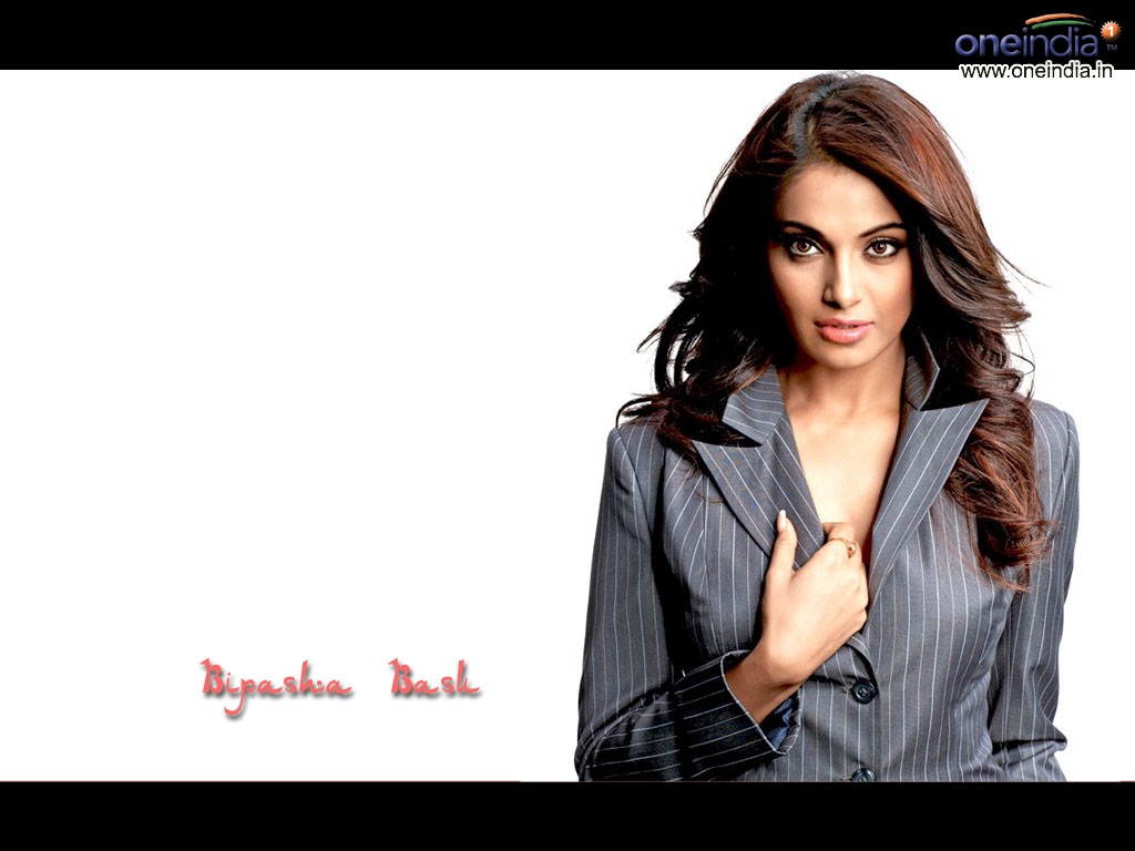 Bipasha Basu HQ Wallpapers | Bipasha Basu Wallpapers - 4877 - Oneindia ...
