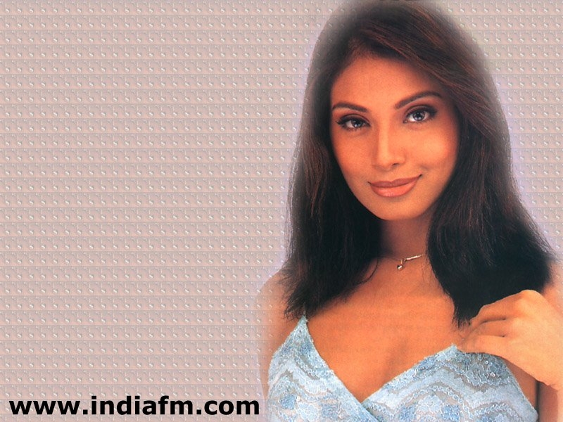 Bipasha Basu HQ Wallpapers | Bipasha Basu Wallpapers - 4940 - Oneindia ...