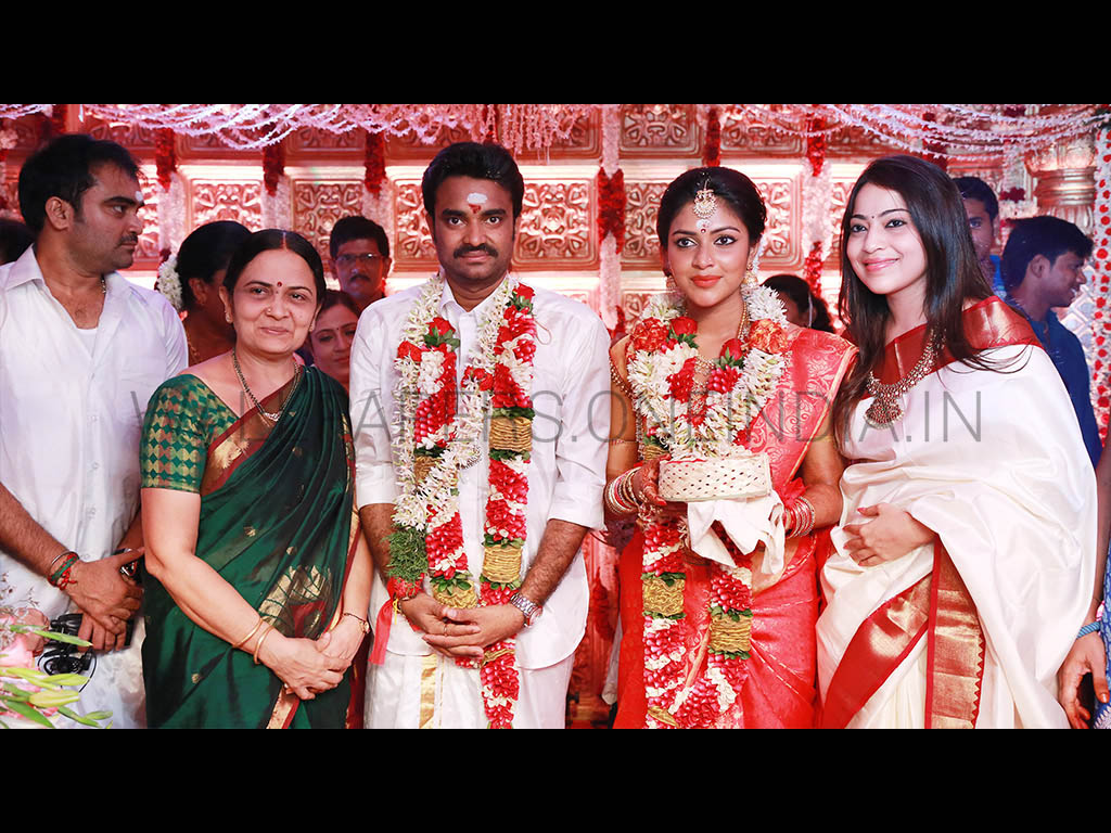 Amala Paul and AL Vijay Marriage Wallpapers