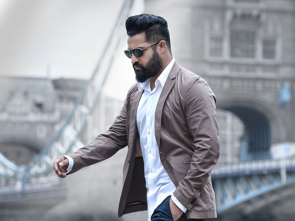 Nannaku Prematho HQ Movie Wallpapers | Nannaku Prematho HD Movie ...