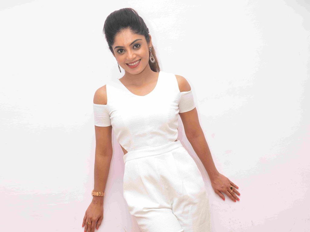 Bhavana Rao HQ Wallpapers | Bhavana Rao Wallpapers - 40688 - Oneindia ...