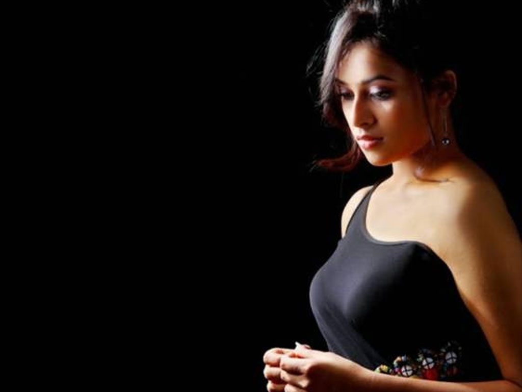 Sri Divya HQ Wallpapers | Sri Divya Wallpapers - 41645 - Oneindia