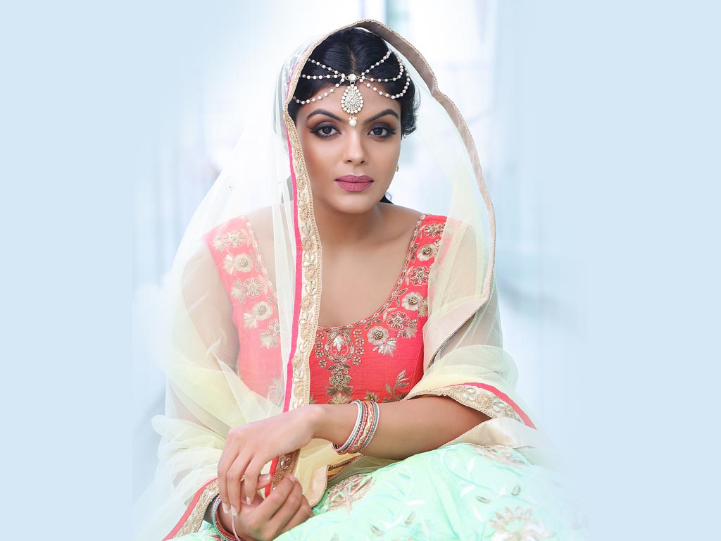 Tejashree HQ Wallpapers | Tejashree Wallpapers - 44759 - Oneindia ...
