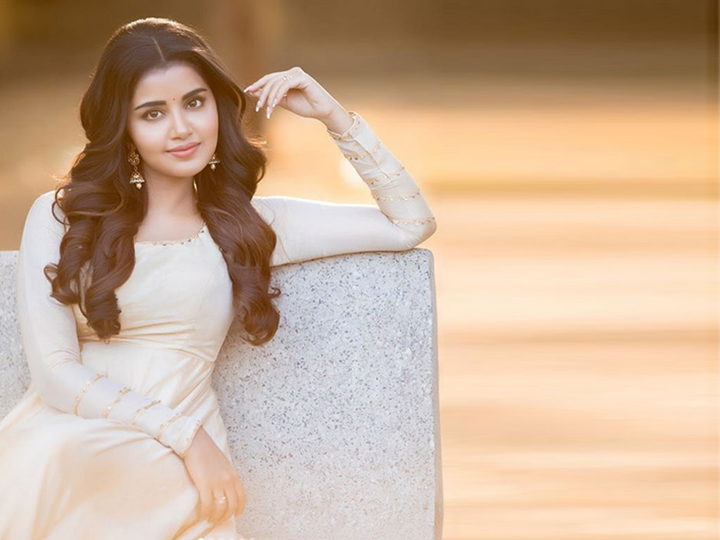 Anupama Parameswaran HQ Wallpapers | Anupama Parameswaran Wallpapers -  51461 - Oneindia Wallpapers